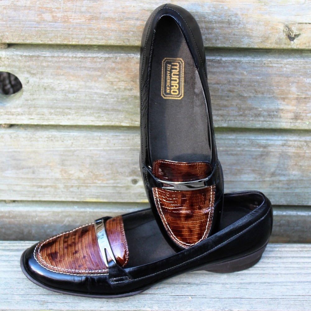 Munro Black Leather Brown Lizard Print Loafer Flat